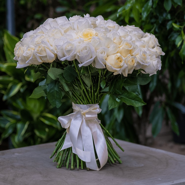 Букет из 75 белых роз от AzaliaNow