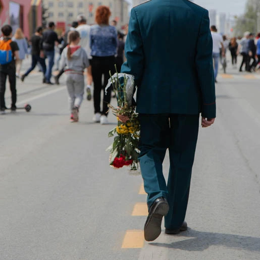 Букеты памяти: цветы на 9 мая