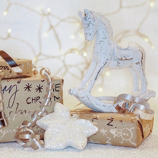 Как оформить подарки на Новый год 2026