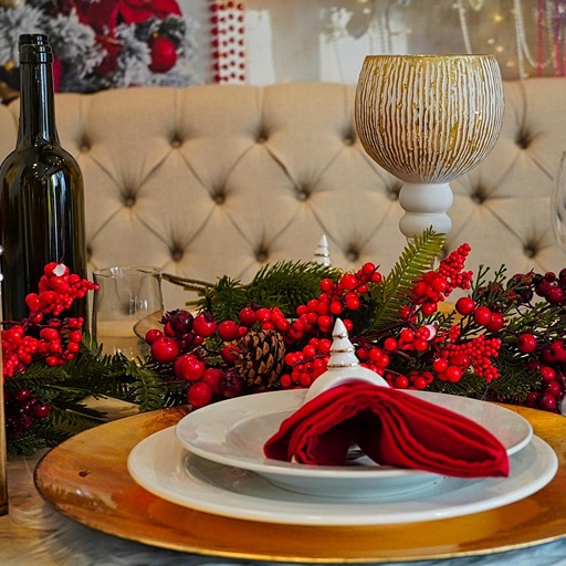 Новогодний стол с декором