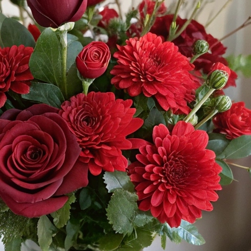 Букет цветов красного цвета