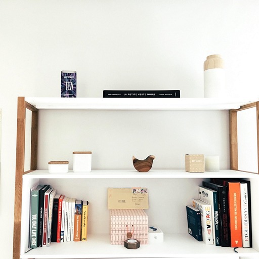 Что можно поставить на полку в качестве декора