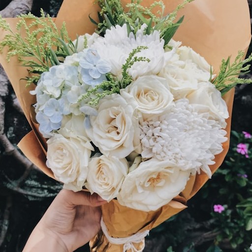 Букет роз и гортензий для мамы дочери