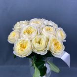 Фото флориста 3: Букет невесты из 11 кустовых пионовидных белых роз