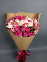 Фото флориста 1: Букет из 11 кустовых роз микс в крафте