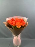 Фото флориста 1: Букет из 11 коралловых роз в крафте