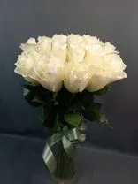 Фото флориста 3: Букет из 19 белых роз без упаковки