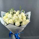 Фото флориста 6: Букет из 19 белых роз без упаковки
