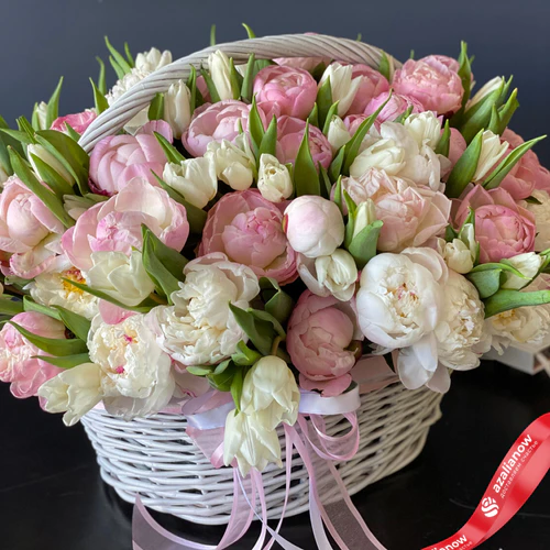 Фото 1: Букет из розовых и белых пионов и белых тюльпанов. Сервис доставки цветов AzaliaNow