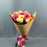 Фото флориста 1: Букет из 9 кустовых роз микс в крафте