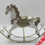 Маленькое фото 1: Сувенир «Лошадка» (полирезин), Н23х25х7см, белый/шампань