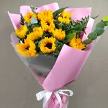 Фото флориста 1: Школьный букет из 11 желтых подсолнухов в пленке «Вычитать и умножать»