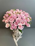 Букет из 25 кустовых пионовидных розовых роз. Фото флориста - 0