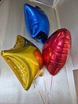 Фото флориста 2: Композиция из 3 шаров с гелием, 1 сердце и 2 звезды
