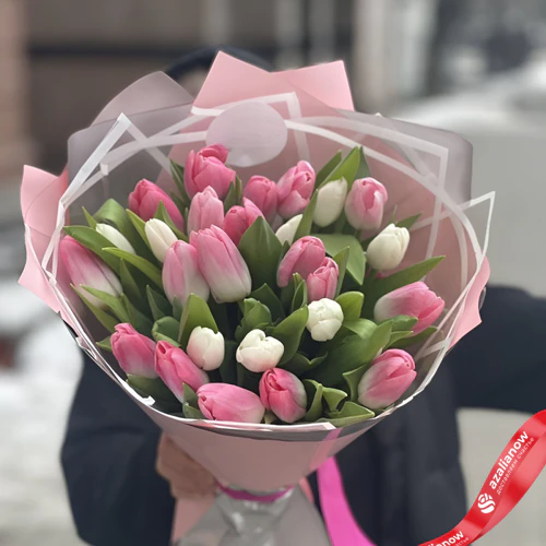 Фото 1: Букет из 20 розовых тюльпанов и 10 белых тюльпанов. Сервис доставки цветов AzaliaNow