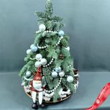 Маленькое фото 2: Новогодняя композиция «Ёлка (пихта) с Дедом Морозом», D 35 см x H 65 см