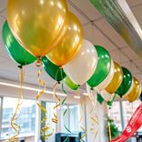 Маленькое фото 1: Композиция из 15 шаров с гелием «Праздник в офисе», вар. 3