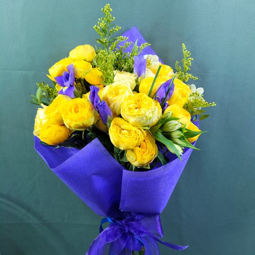 Фото флориста 1: Букеты из ирисов и альстромерий