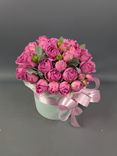 Фото флориста 4: Букет из 9 кустовых пионовидных розовых роз в коробке
