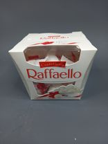 Фото флориста 2: Конфеты в коробке Raffaello, с цельным миндальным орехом, в кокосовой обсыпке, 150 г