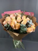 Фото флориста 1: Букет из 21 коралловой розы и фисташки «Коралловый рай»