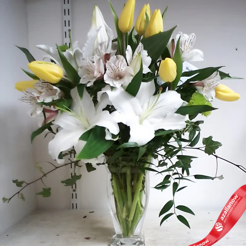 Фото 1: Букет из тюльпанов, лилий и альстромерий. Сервис доставки цветов AzaliaNow