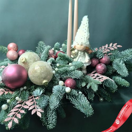 Фото 3: Новогодняя композиция «Еловые ветки с ангелом и свечами», D 50 см x H 20 см