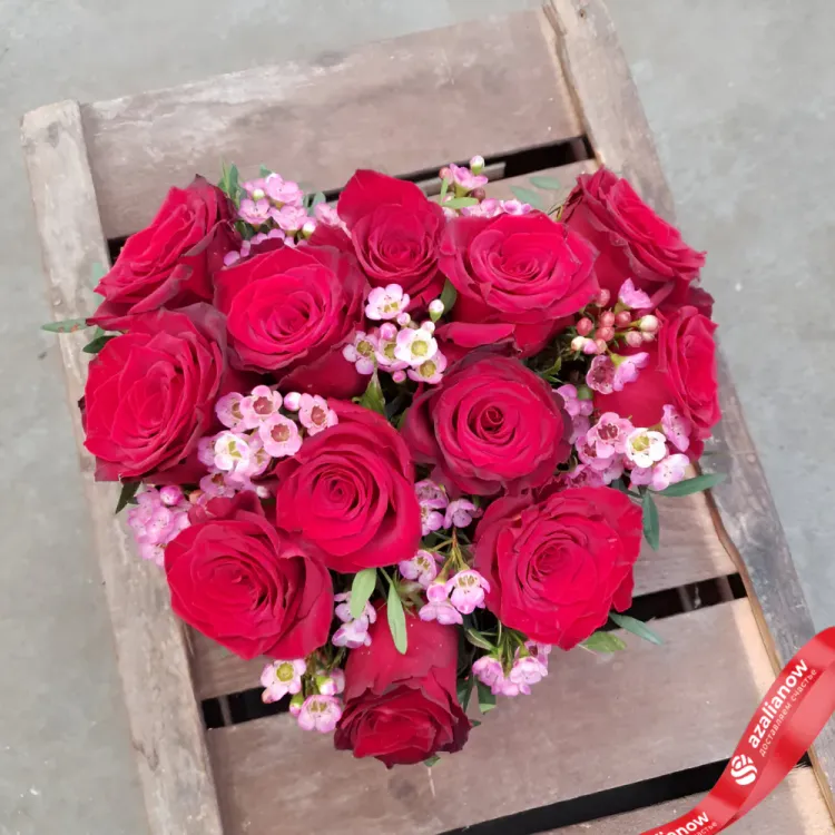 Фото 3: Букет из красных роз и ваксфловера «Сердце для любимой» + Свеча в подарок. Сервис доставки цветов AzaliaNow