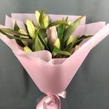 Фото флориста 1: Букет из лилий «Ослепительный день» + Конфеты