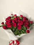 Фото флориста 5: Букет из 9 кустовых пионовидных красных роз