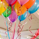 Маленькое фото 3: Композиция из 14 шаров с гелием «Праздник с шарами»