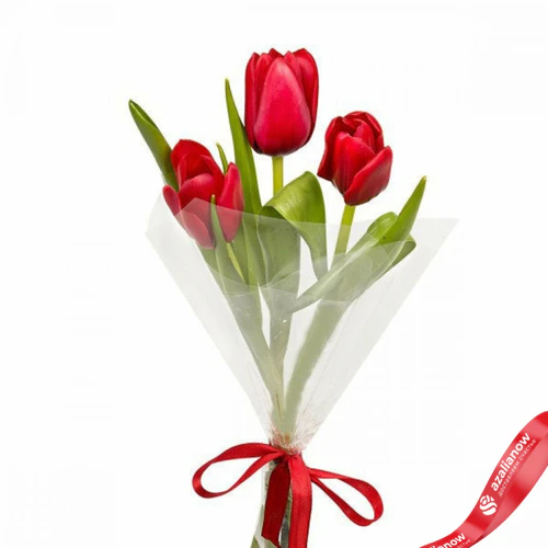 Фото 1: Букет из 3 красных тюльпанов в упаковке. Сервис доставки цветов AzaliaNow
