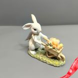 Маленькое фото 1: Сувенир «Кролик с тележкой» (полирезин), Н12х13,5х6см, белый. Сервис доставки цветов AzaliaNow