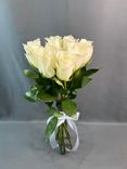 Фото флориста 1: 9 белых роз 50 см, Россия