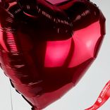 Маленькое фото 5: Композиция из 5 шаров с гелием «Красное сердце»