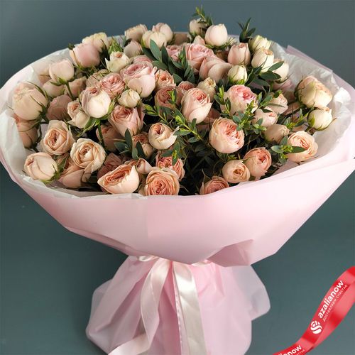 Фото 2: Букет из 29 розовых пионовидных роз с эвкалиптом