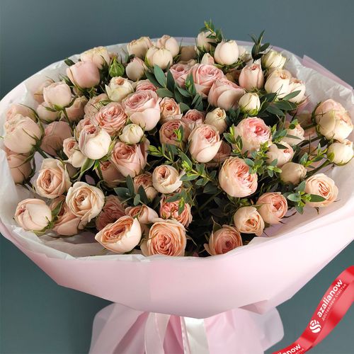 Фото 3: Букет из 29 розовых пионовидных роз с эвкалиптом