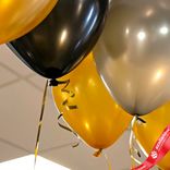 Маленькое фото 5: Композиция из 12 шаров с гелием «Праздник в офисе»