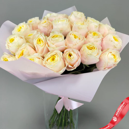 Фото 2: Букет из 25 пионовидных роз Эквадор в розовой упаковке, 50 см