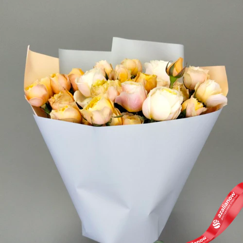 Фото 3: Букет «Мираж» из 10 пионовидных кустовых и 5 одноголовых роз, 50 см