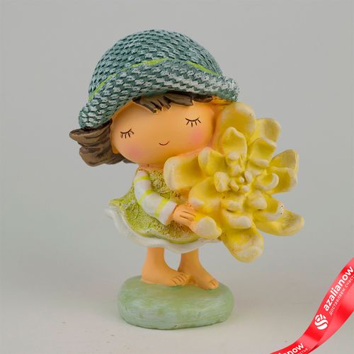 Сувенир «Девочка с цветком» (полирезин), H14x11,5х8,5см, желтый