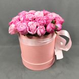 Фото флориста 3: Букет из 9 кустовых пионовидных розовых роз в коробке