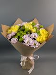 Фото флориста 3: Букет из 13 кустовых хризантем