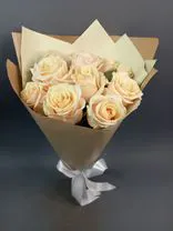 Фото флориста 1: Букет из 9 персиковых роз в крафте