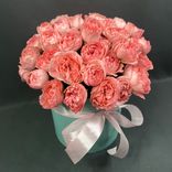 Фото флориста 5: Букет из 9 кустовых пионовидных розовых роз в коробке