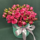 Фото флориста 4: Букет из 9 кустовых пионовидных розовых роз в коробке