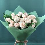 Фото флориста 2: Букет из 5 белых кустовых пионовидных роз