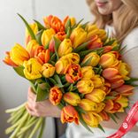 Маленькое фото 1: Солнечное настроение: 50 желтых и оранжевых тюльпанов. Сервис доставки цветов AzaliaNow