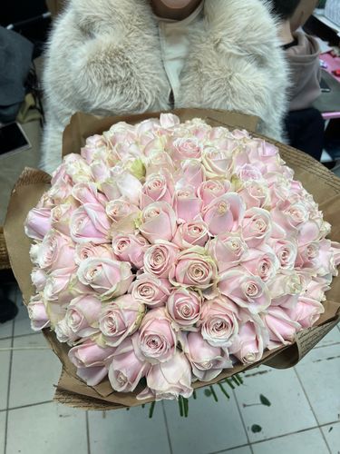 Фото флориста 1: Розы 60 см