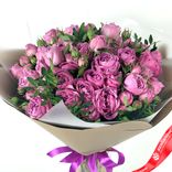 Маленькое фото 3: Букет из 15 кустовых пионовидных розовых роз, в пленке с зеленью